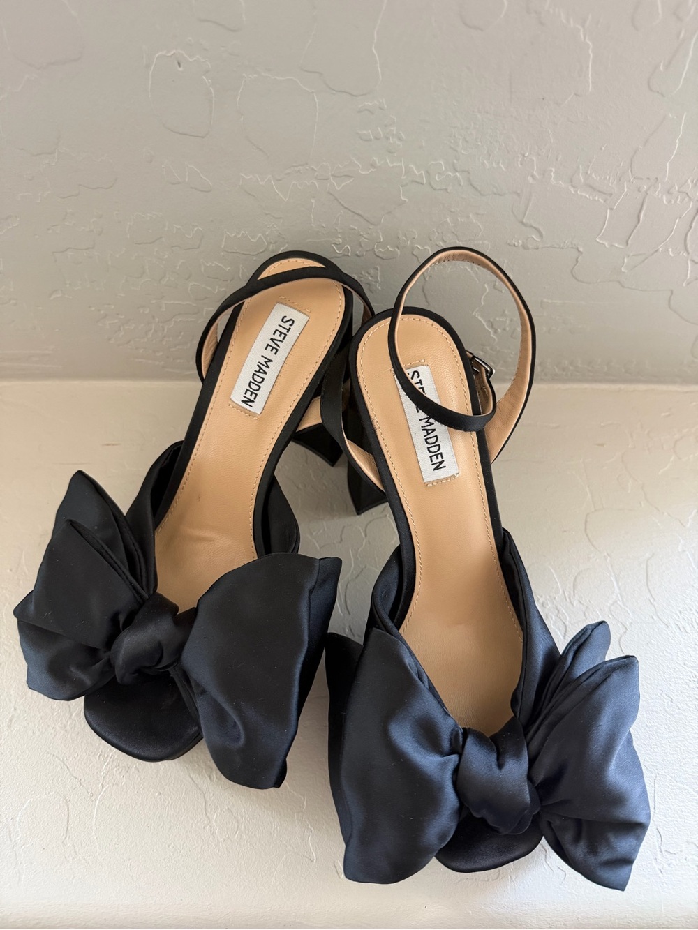 🎀 Steve Madden "Lively" Black Satin Platform Heels 🎀 - Picture 2 of 9